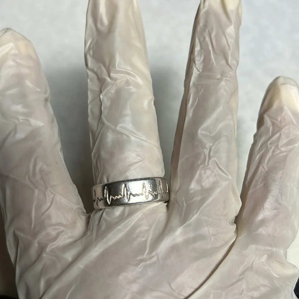 Heartbeat Silver Ring size12